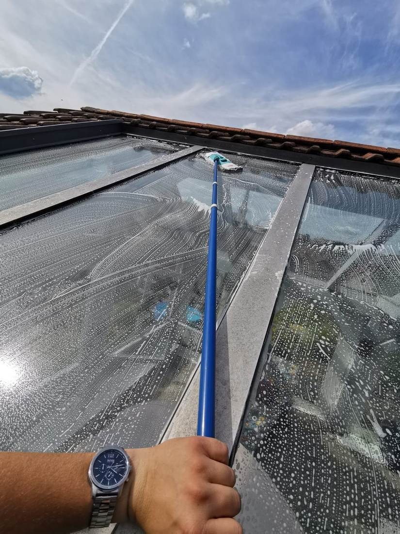 Fensterreinigung am Wintergarten